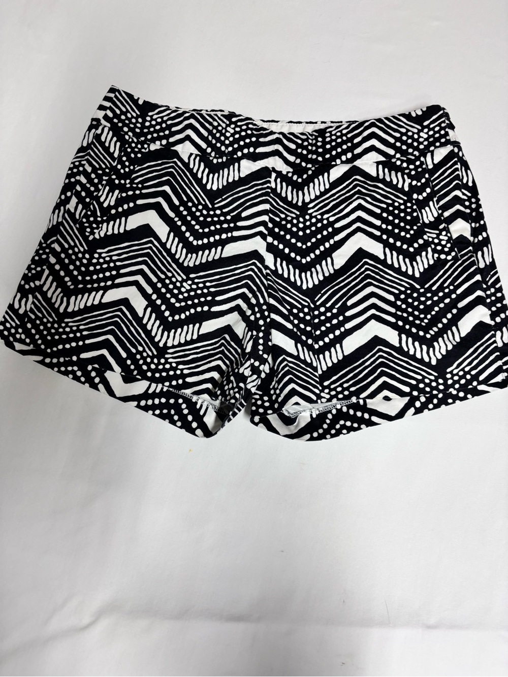 J.Crew Stretch Shorts Women’s 6 Black White Geometric Print 97% Cotton